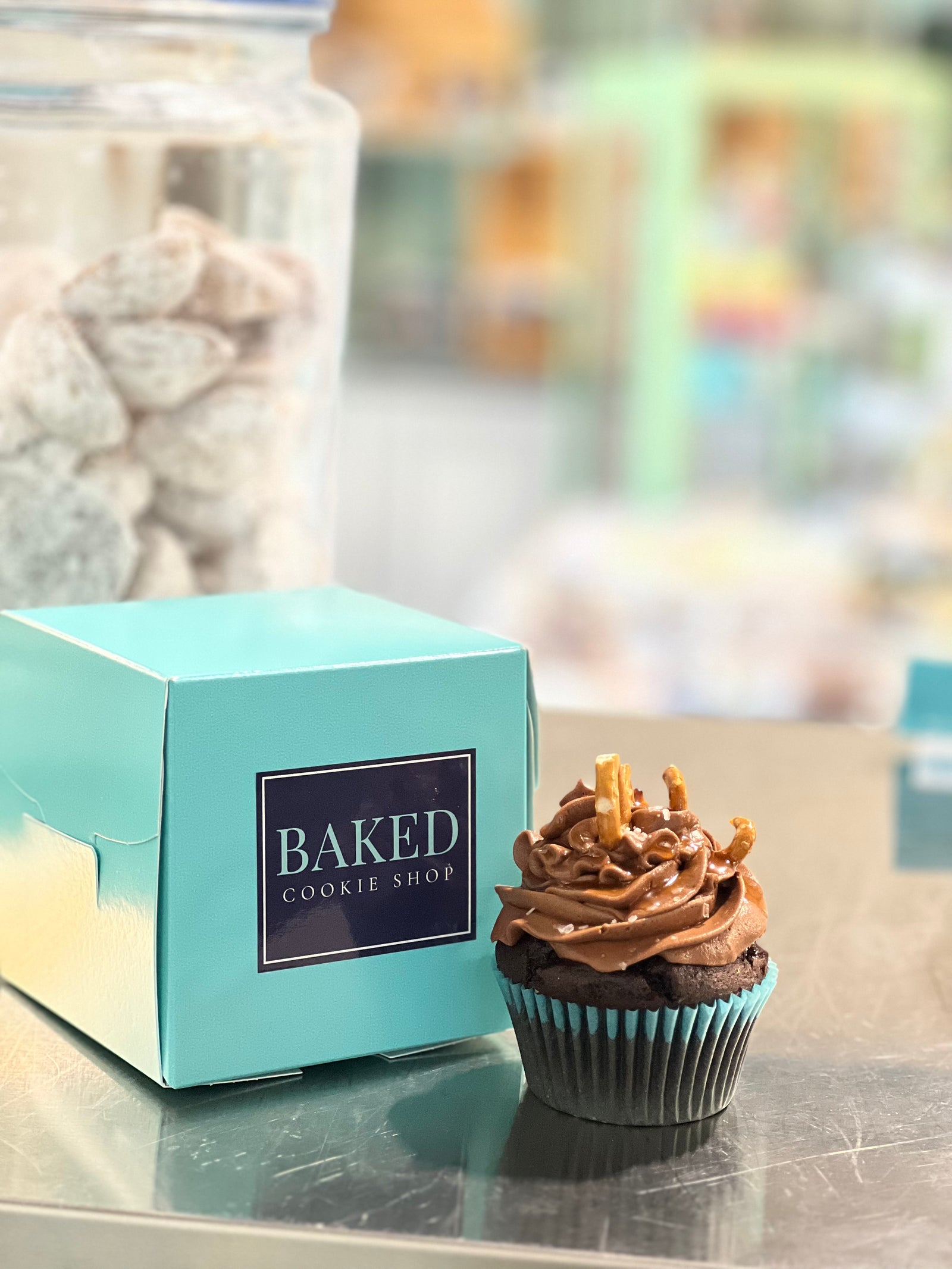 12 Chocolate Salted Caramel Pretzel Cupcakes